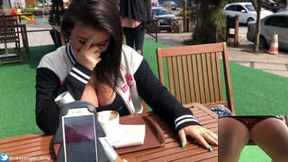 Publiczny kobiecy orgazm interaktywna zabawka piękna twarz agonia tortury