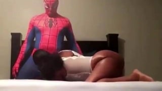 un couple black français un énorme gros cul et bite de spider man