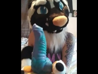 Furry Sex Toy Porn - Fursuit MILF Reviews a Massive Dildo - CosXplay.com