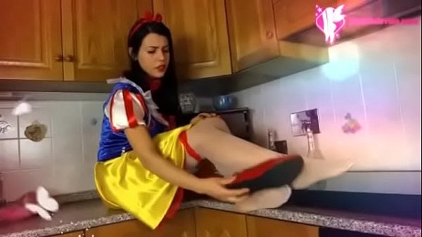 Disney Stockings Porn - Disney Snow White Shows Her Pretty Feet on Camera | CosXplay.com