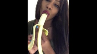 Asmr  同僚のロールプレイ–トゥワーク–バナナを食べる–黒檀の恋人