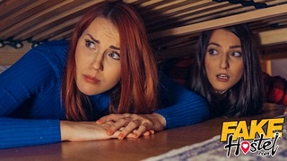 Fake Resort steckt unter einem Bett 2 Halloween Porno Spezial