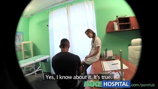 Namorado traído em hospital falso quer fazer exames, mas fica com enfermeira sexy