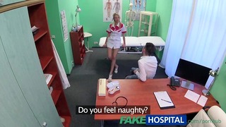 가짜 병원 스터드 수탉은 섹시한 간호사 정액을 만든다.