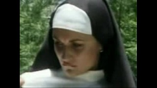 Nun Wyruchana przez mnicha