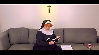 Sunday Academy Special Fat Nun Чука Кръсификс -къс