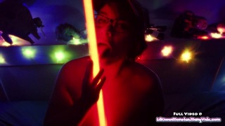May the 4th Be With You – ¡Fappening Wars Toy Play y Light Saber Bating!