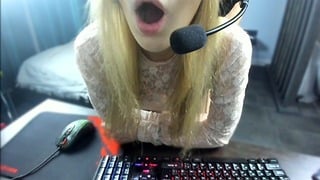 Russian Girl-streamer Fucked at the Broadcast for Cs:go