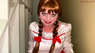 Annabelle neukt spookachtige parodie Cosplay Parodie horror