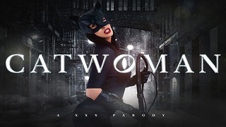 Garota peituda Clea Gaultier como Catwoman precisa de uma lição sobre dominação Vr Porn