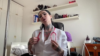 Cosplay méchant infirmière Baise Milf Fille De Tatouage Dur Sexe Rapide Kink Foot Fetish
