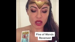 Pięć Różdżek Odwróconych Wonder Woman Tarot Wonder Woman