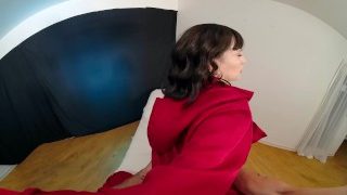 Izzy Lush, als Tokio ihre Muschi ausnutzte, um sich in einer VR-Pornoparodie mit Geldraub zu befreien