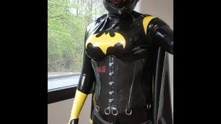 Kira Frost 15_Efm2022 – Futuristisches Latex Batgirl 1_3