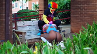 Chucky A Whoreful Night Szereplők: Siren Nudist és Gibby The Clown