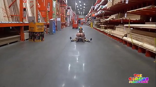 Clown bekommt im Home Depot einen Schwanz gelutscht