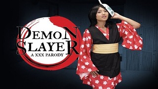 Ебать сеанс з азіатським підлітком Май Тай як Макомо з VR порно Demon Slayer