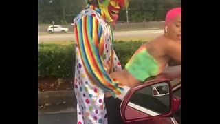 Ο Gibby The Clown Fucks Jasamine Banks Outside In Broad Daylight