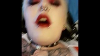 Harley Quinn Tager Finger Fuck Som en Champ