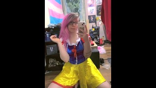 Ts Princess Bounces Her Sissy Dick Around!