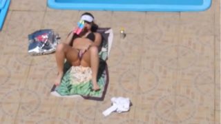 Flagra Safada Masturbando Piscina με σημαία κορίτσι αυνανίζεται στην πισίνα