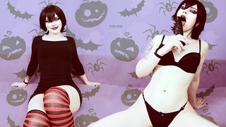 JOI: Mavis Drácula provoca você com seu corpo sexy e pede que você goze na buceta dela Halloween