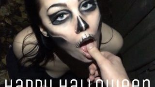 Spooky Slut Skull follada y criticada duro afuera