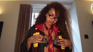 Hermione Ebony Dengan Pendakap Dikurung Di Hoewarts