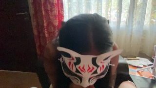 POV Amateur pijpbeurt met enorme cumshot gegeven door gemaskerd geil Aziatisch meisje