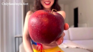 Snowwhite’s mesmerizing apple makes you worship feet! Cosplay