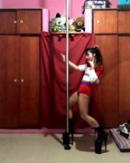 Harley Quinn Cosplayer dancing like a whore