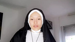 NUN SOR RITA GIVES A BLOWJOB ON XHAMSTER