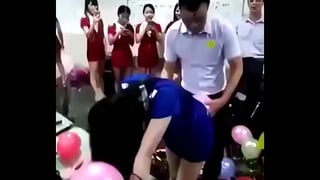 Em g&aacute;i bị &eacute;p chơi tr&ograve; chơi kinh dị