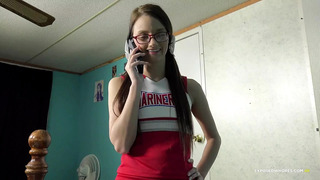 Farrah Valentine – Cheerleader gives her stepbrother a handjob to take her to practice!