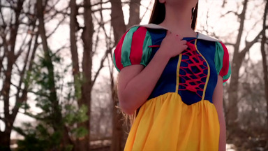 Hazel Moore as Snow White Cums and Squirts on The Evil Queen Bianca Beauchamp – Snow White Porn Cosplay Parody