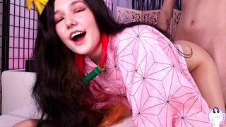 Lustende Nezuko smagte en menneskelig penis (Cosplay)